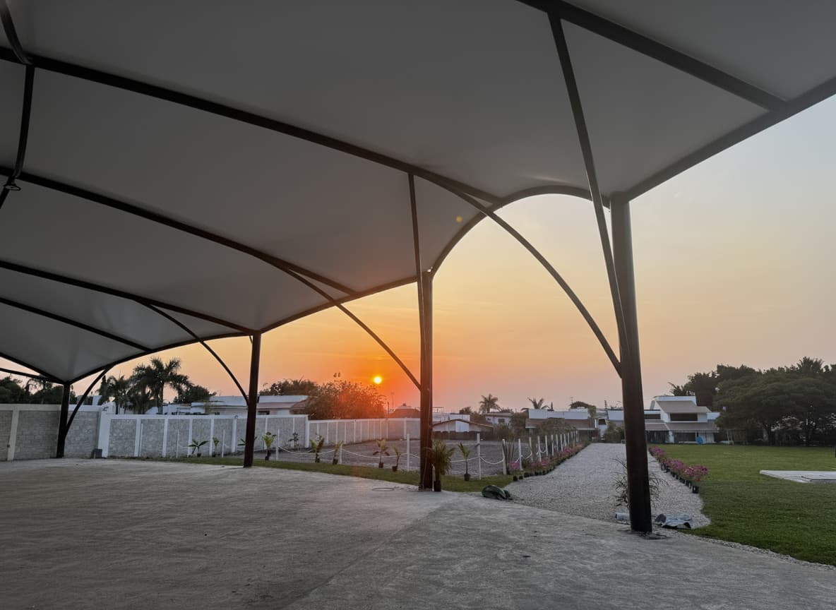 Ingeniero de DIDANF realizando un cálculo estructural en software 3D para una velaria.