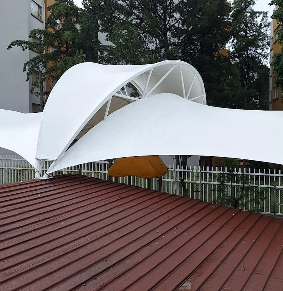 Sombra para juegos infantiles mediante velaria en Parque Agustín Melgar