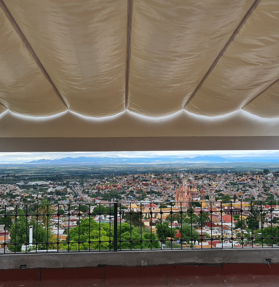 Palillería elegante instalada en San Miguel de Allende - Estilo residencial DIDANF