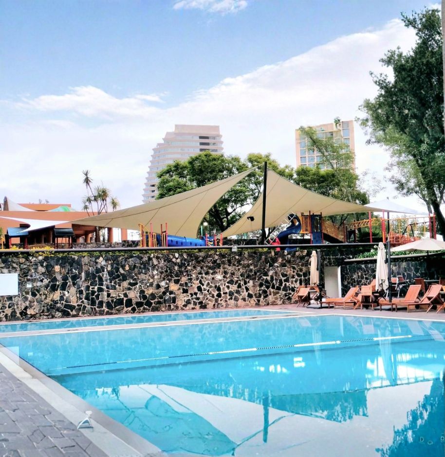 Velaria de sombra para patio escolar y zonas comunes en el IPN